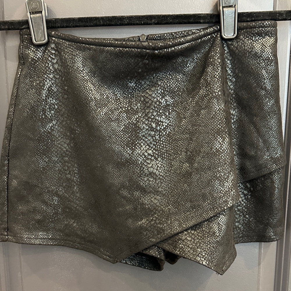 Preowned, washed Metallic Lavish Snakeskin Mini Skort size small